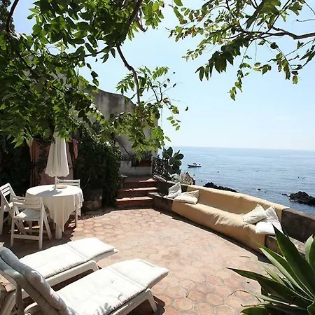 Holiday home Casa Romantica Sulla Scogliera A *